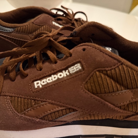 Reebok CL Premium Brown & Black Corduroy Skate Shoes Mens Size 11 US - Picture 3 of 5